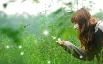 小清新美女触摸春天ppt背景图片