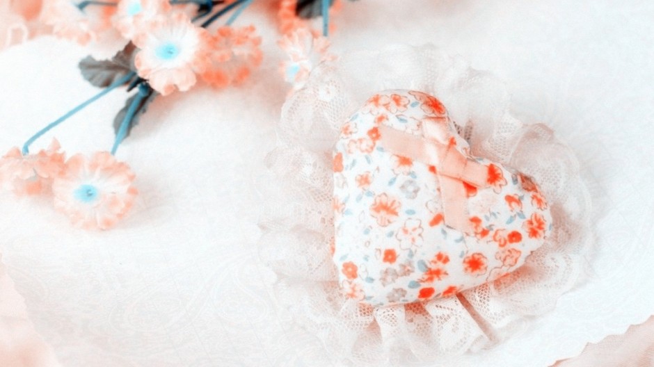 9张温暧爱心淡雅背景图