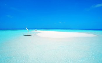 微软的蓝色纯净海滩背景图片