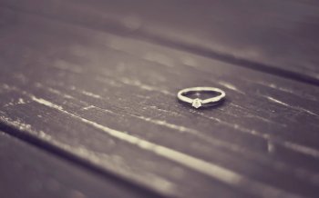 钻石戒指简约唯美背景图片