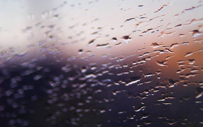 玻璃上的雾滴桌面背景图片大全