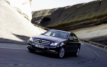 新款奔驰C级轿跑试驾摄影图片