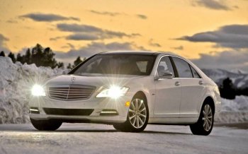 全新白色奔驰S级轿跑车摄影图片