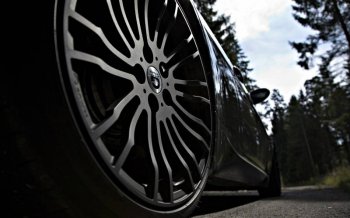 精美的宝马M6四门轿跑车图片