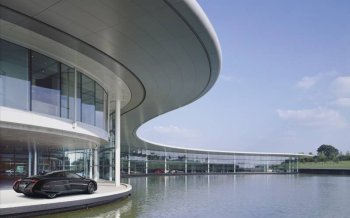 限量版的迈凯轮跑车摄影图片