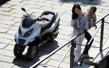 情侣与摩托精美壁纸