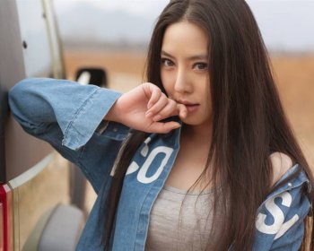 性感车模活力展示北汽BJ40