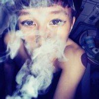 冷酷的非主流男生抽烟头像