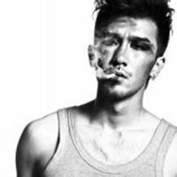 冷酷的非主流男生抽烟头像