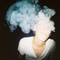 冷酷的非主流男生抽烟头像
