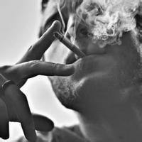 冷酷的非主流男生抽烟头像