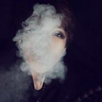 冷酷的非主流男生抽烟头像