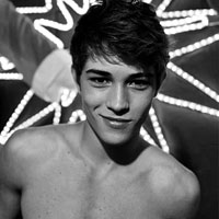 最新欧美帅哥黑白头像图片