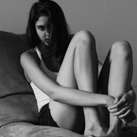 有气质的漂亮女生黑白qq头像