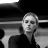 有气质的漂亮女生黑白qq头像