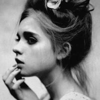 有气质的漂亮女生黑白qq头像