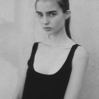 有气质的漂亮女生黑白qq头像