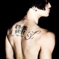 欧美风超拽帅哥纹身头像