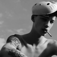 欧美风超拽帅哥纹身头像