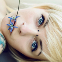 欧美风霸气纹身美女头像