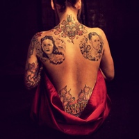 欧美风超拽帅哥纹身头像