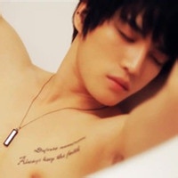 欧美风超拽帅哥纹身头像