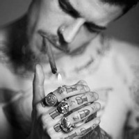 欧美风超拽帅哥纹身头像