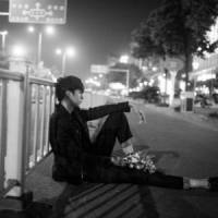 冷酷的非主流男生黑白头像