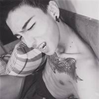 冷酷的非主流男生黑白头像