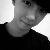 冷酷的非主流男生黑白头像