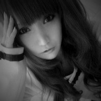 人气超高的美女黑白头像图片