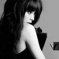 人气超高的美女黑白头像图片