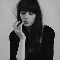 人气超高的美女黑白头像图片