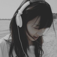 人气超高的美女黑白头像图片