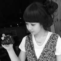 人气超高的美女黑白头像图片