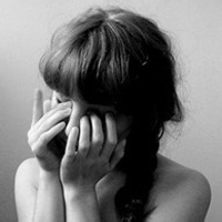 人气超高的美女黑白头像图片