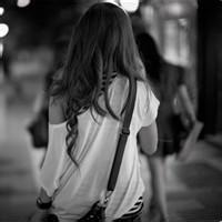 孤独的非主流女生黑白头像