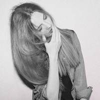 孤独的非主流女生黑白头像