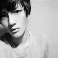 高冷的男生黑白头像图片