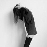 不带字的女生黑白伤感头像