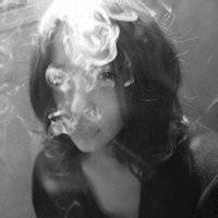 不带字的女生黑白伤感头像