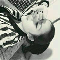 不带字的女生黑白伤感头像