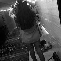 不带字的女生黑白伤感头像