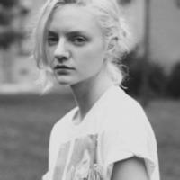 不带字的女生黑白伤感头像