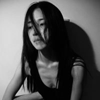 好看的女生黑白带字qq头像