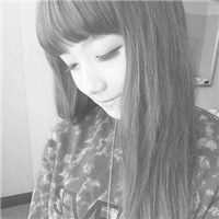 好看的女生黑白带字qq头像