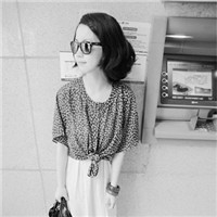 好看的女生黑白带字qq头像