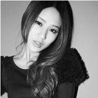 好看的女生黑白带字qq头像