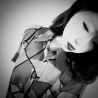 好看的女生黑白带字qq头像