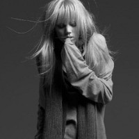 好看的女生黑白带字qq头像